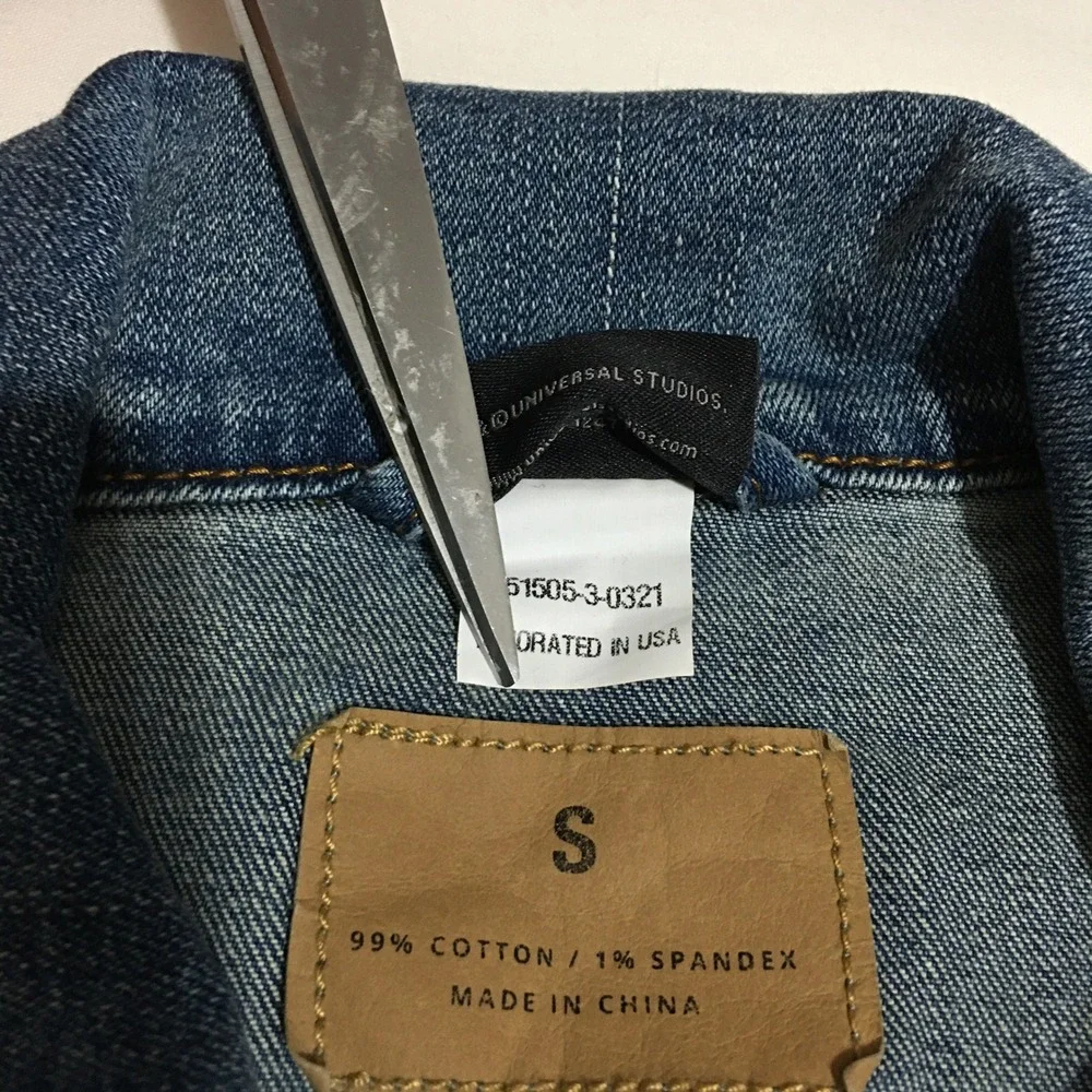 Universal Studios Denim Jacket Men Small Blue Retro Patch Trucker